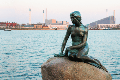 imagen de la estatua de la Sirenita de Edvard Eriksen