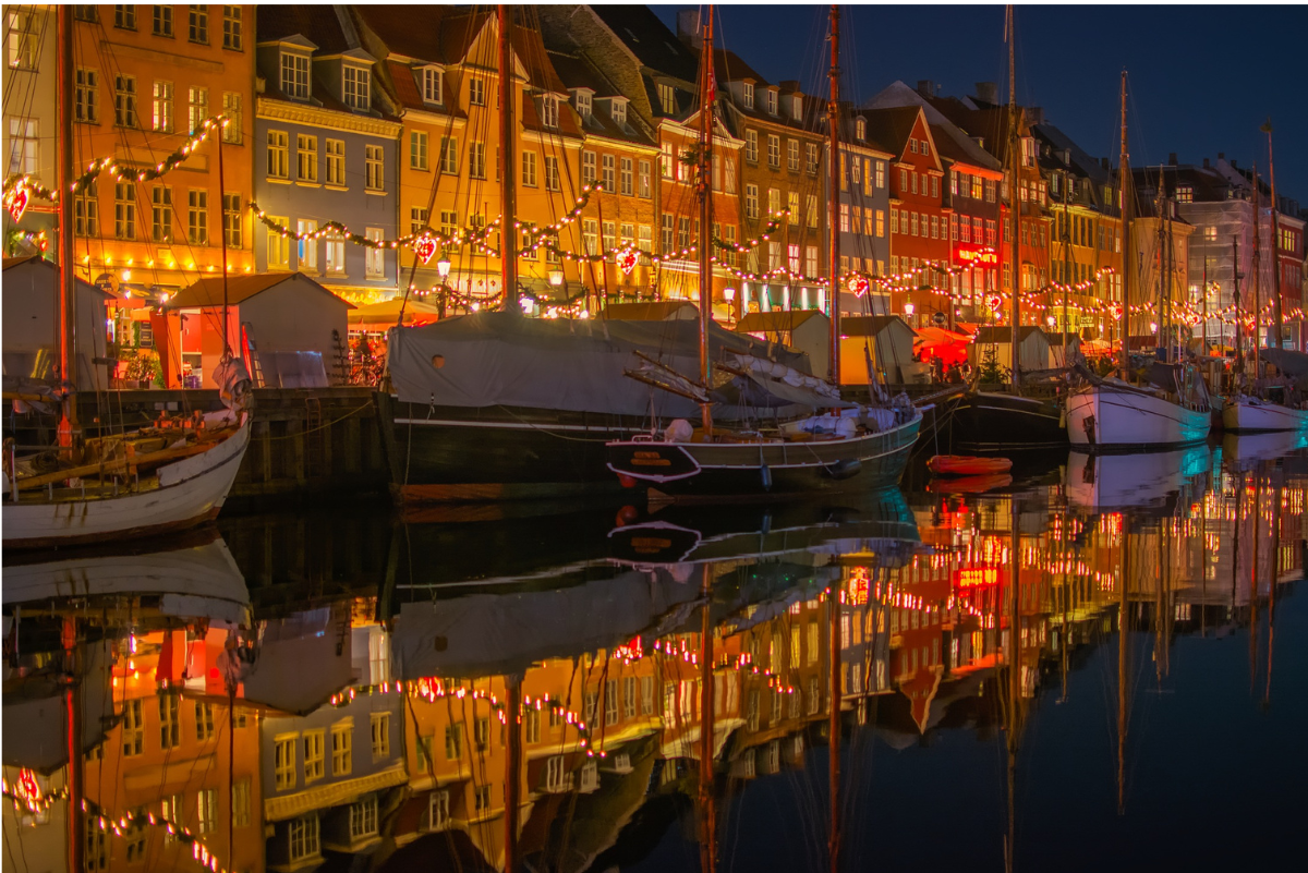 Puerto Nyhavn de Copenhague en Navidad