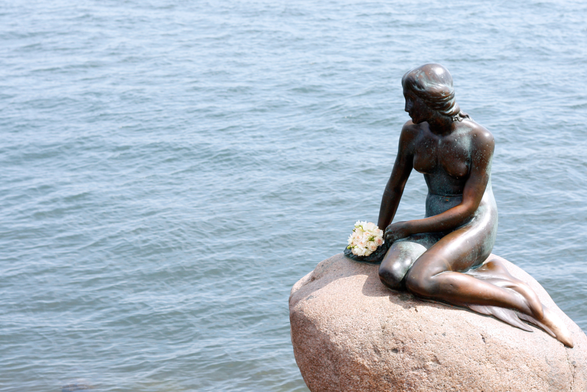 estatua de La Sirenita en Copenhague