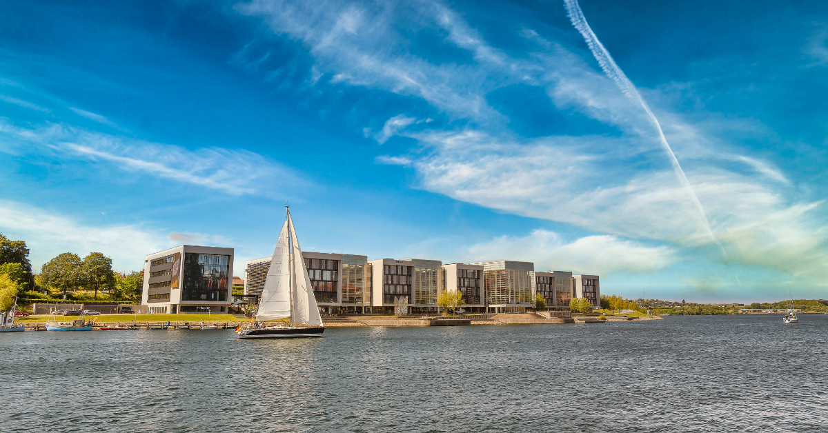 Vista de Alsion uno de los edificios más representativos de la ciudad de Sønderborg