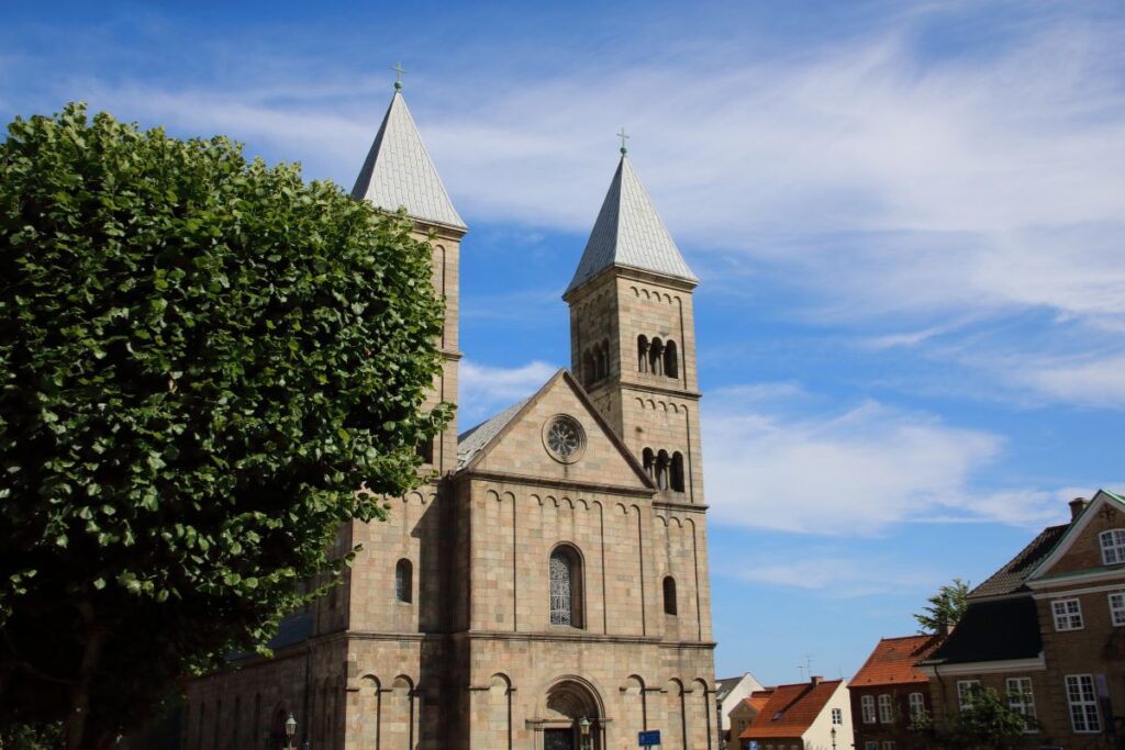 Exterior de la Catedral de Viborg en Dinamarca