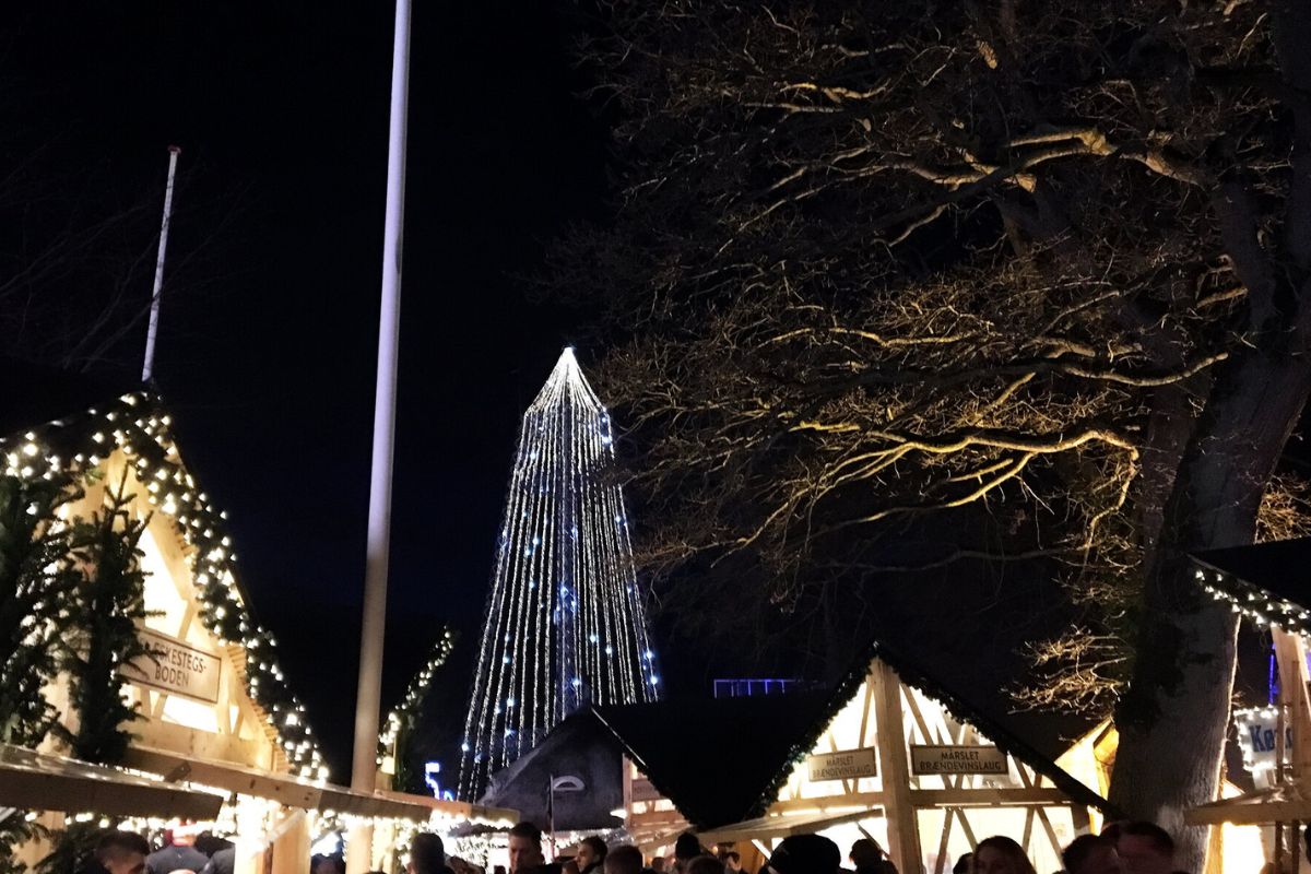 parque Tivoli Friheden en Navidad