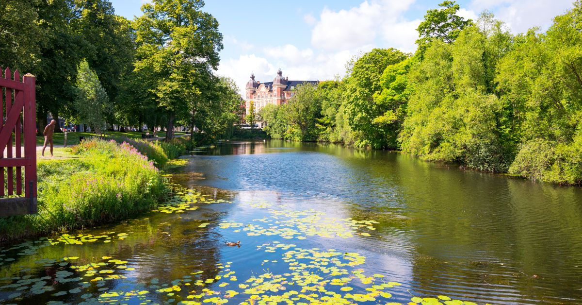 rio y espacio verde en Østerbro