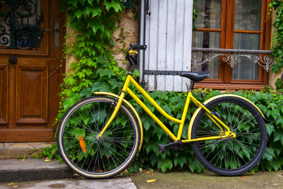 bicicleta amarilla