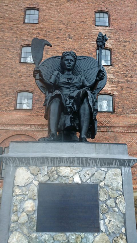 Estatua "I am Queen Mary" en Copenhague